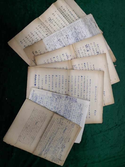 每一份手稿都体现了老一辈学者严谨认真的治学态度